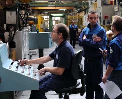 Equipe, Atelier laminage à froid, laminoir Frohling. AREVA, Cezus, usine de Rugles